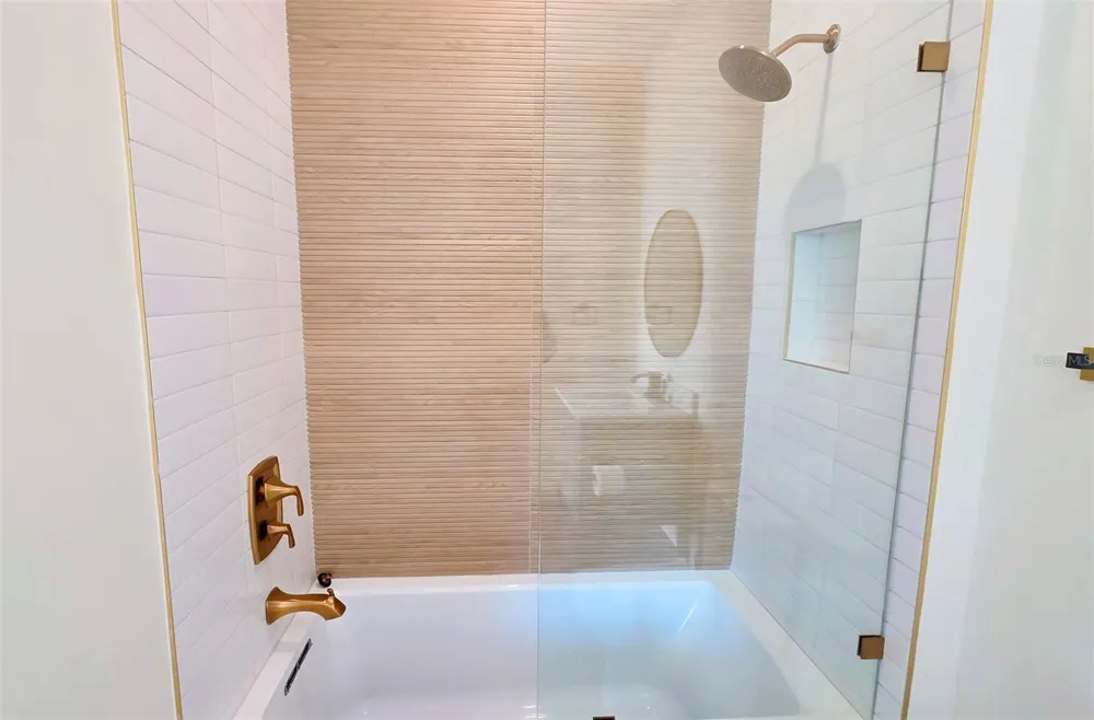 1156 COCOANUT AVENUE Sarasota, FL 34236