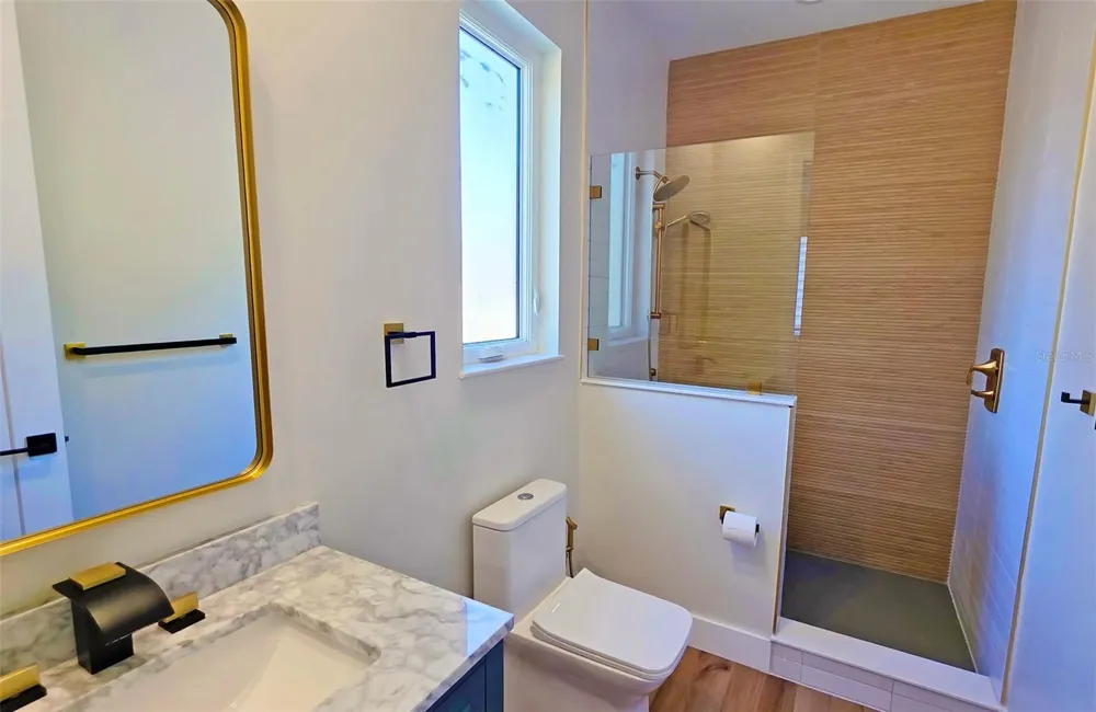 1156 COCOANUT AVENUE Sarasota, FL 34236