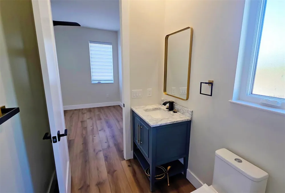 1156 COCOANUT AVENUE Sarasota, FL 34236