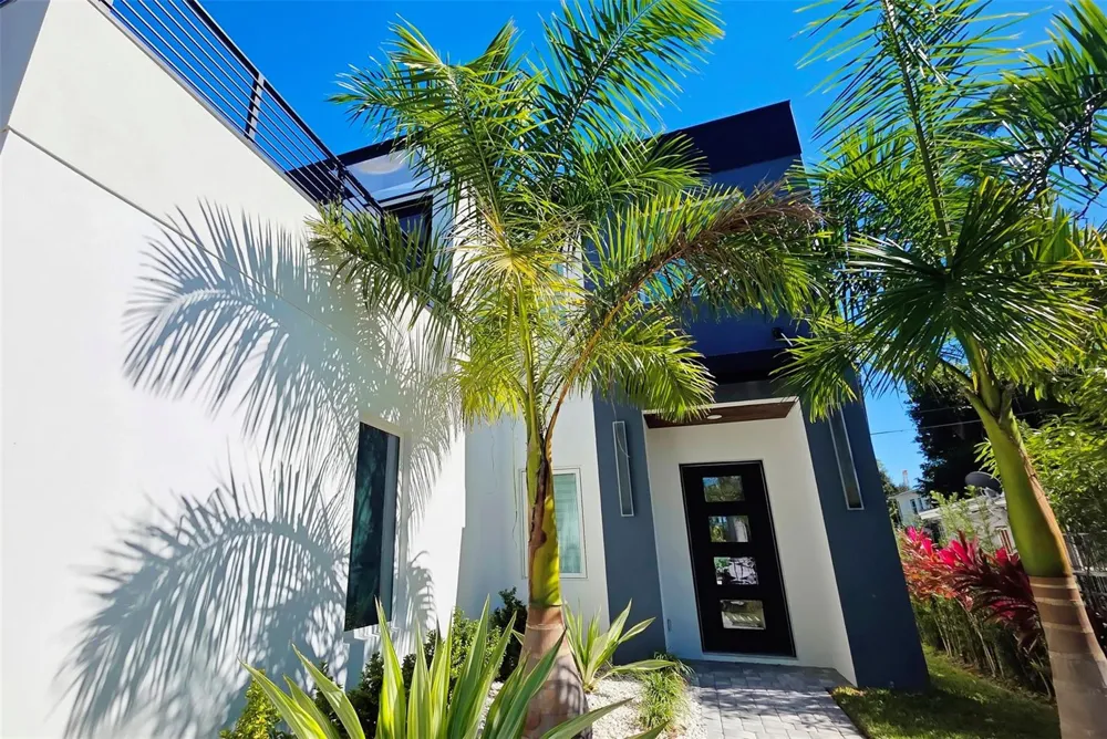 1156 COCOANUT AVENUE Sarasota, FL 34236