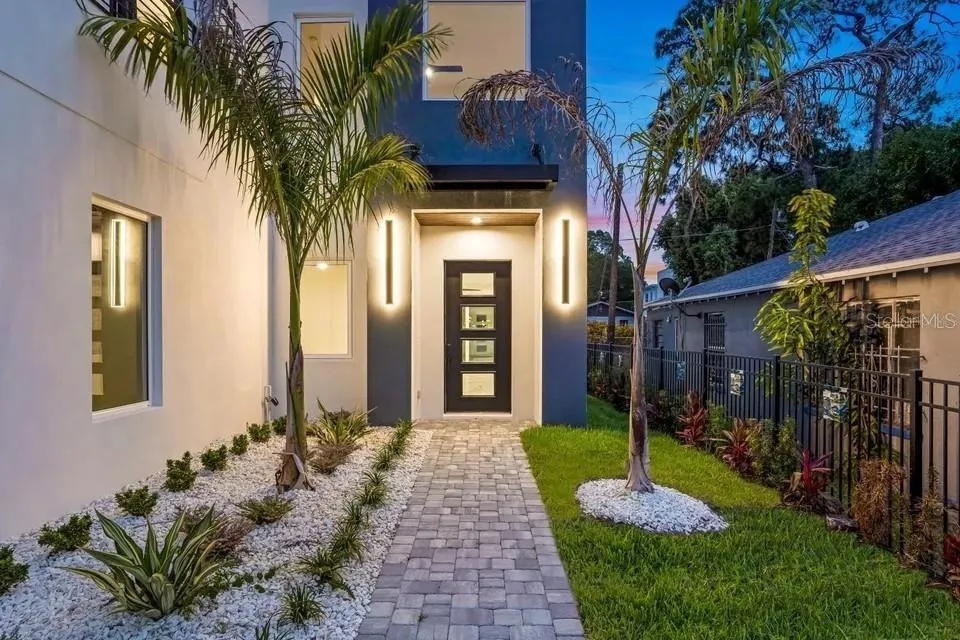 1156 COCOANUT AVENUE Sarasota, FL 34236