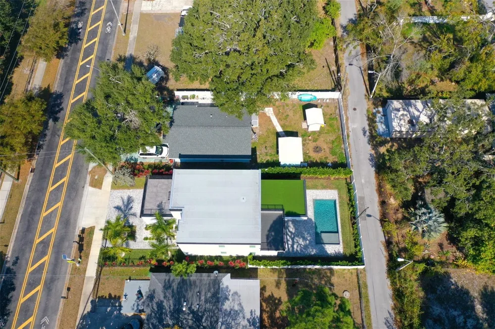 1156 COCOANUT AVENUE Sarasota, FL 34236
