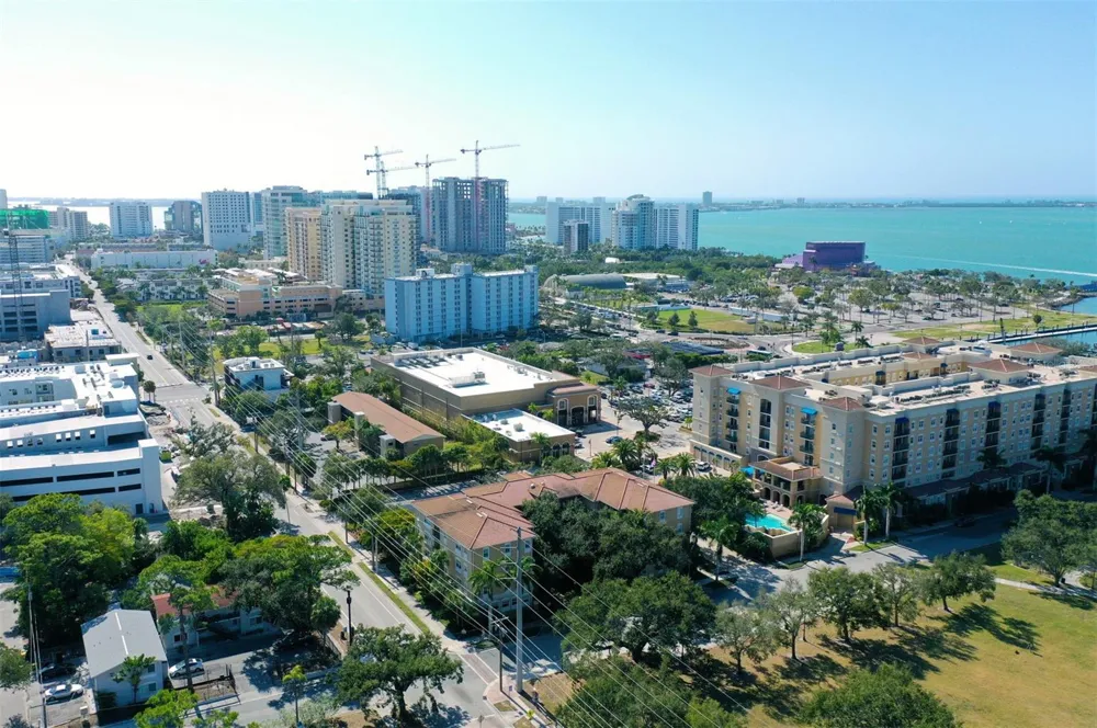 1156 COCOANUT AVENUE Sarasota, FL 34236