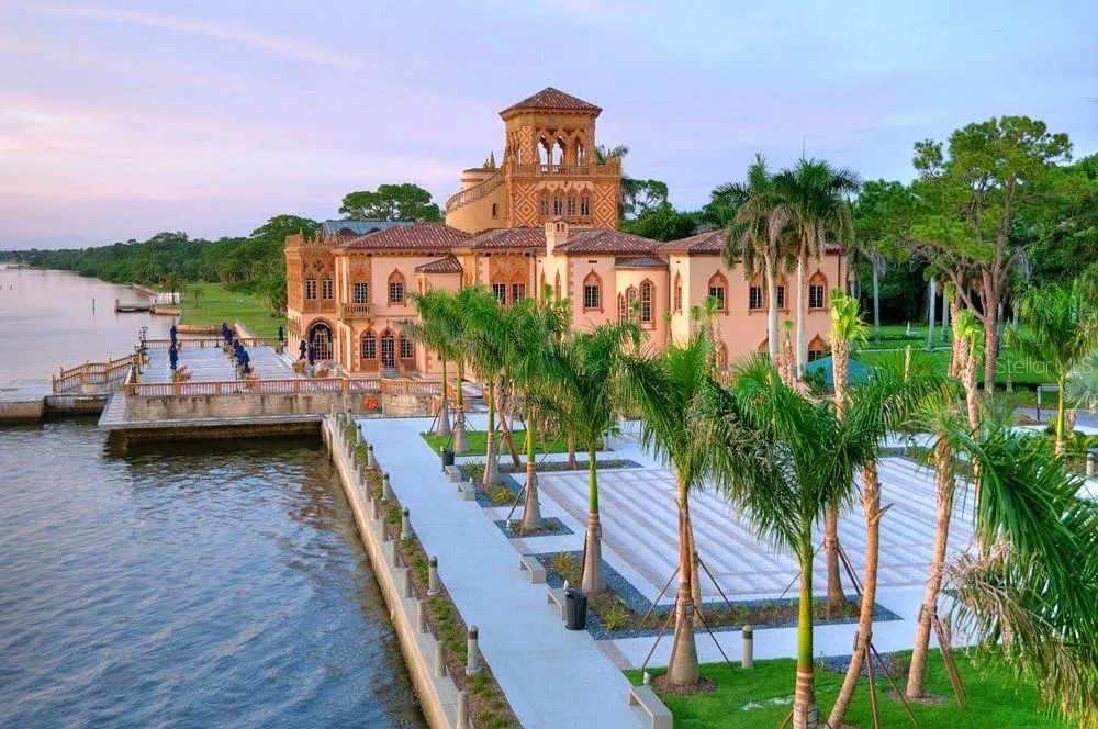 1156 COCOANUT AVENUE Sarasota, FL 34236