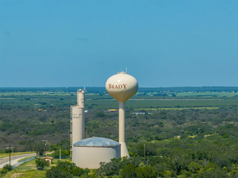 2050 W. 17th Street Brady, TX 76825
