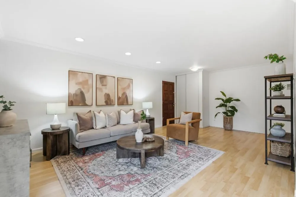 280 Easy Street #406