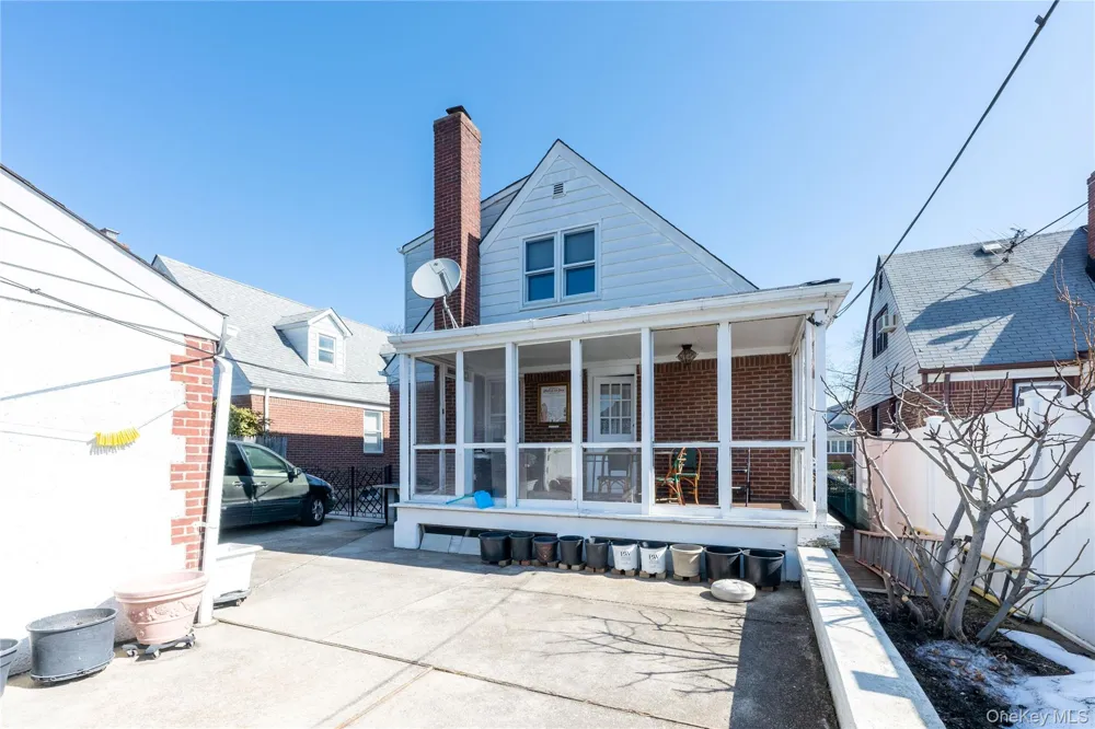 8218 258th Street Floral Park, NY 11004