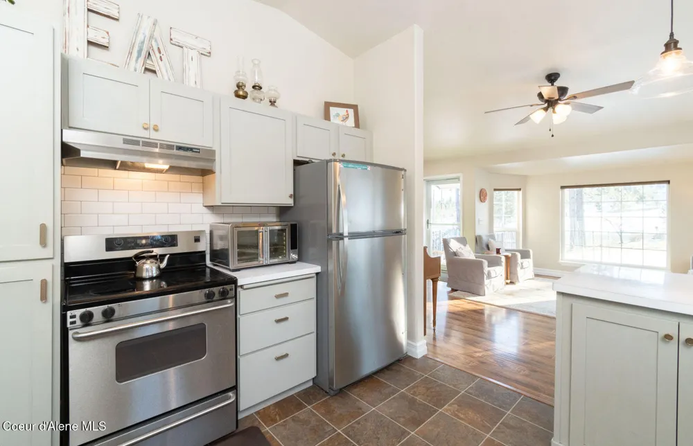17783 W Rice Avenue Hauser, ID 83854