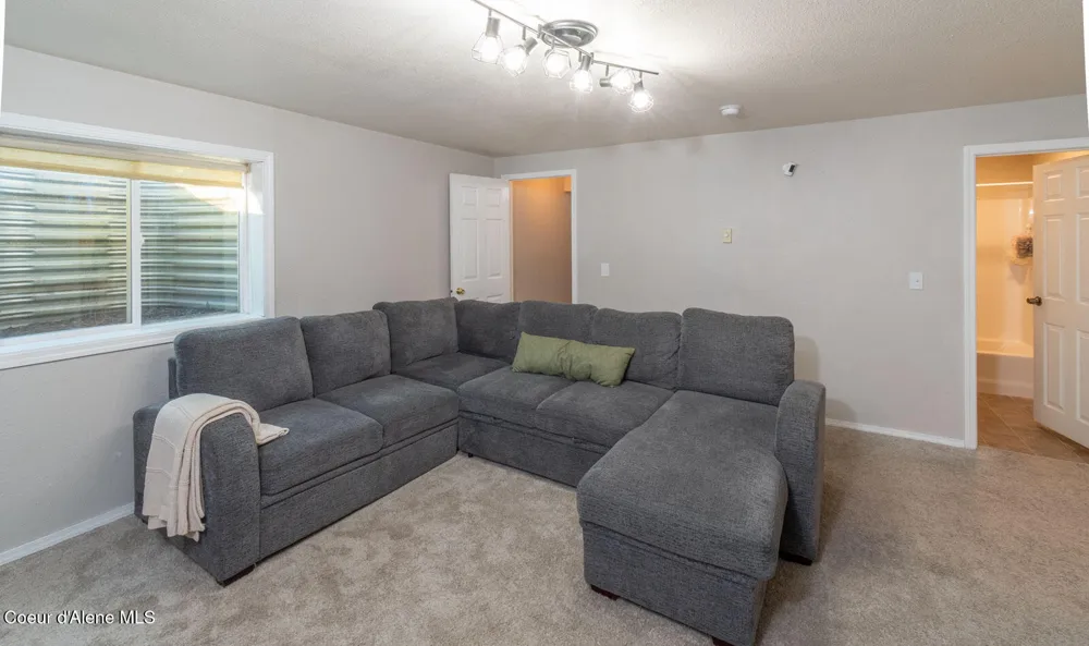 17783 W Rice Avenue Hauser, ID 83854