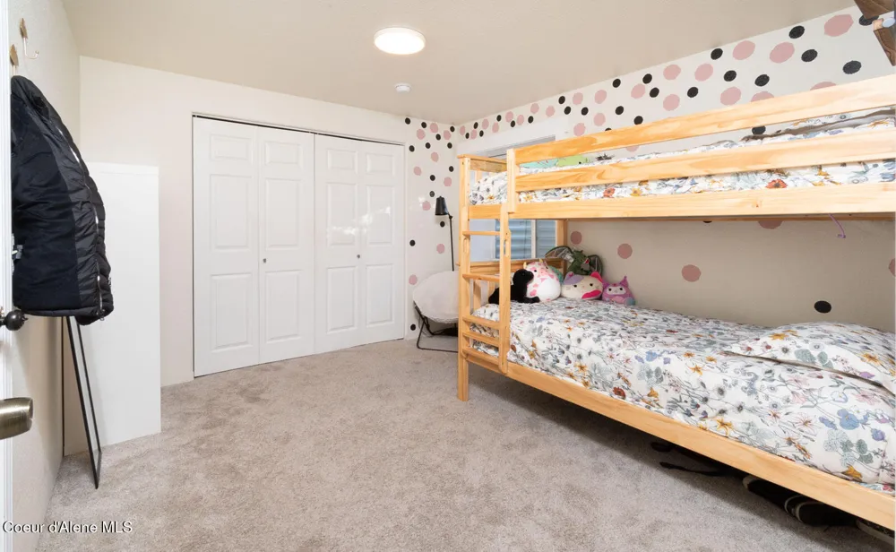 17783 W Rice Avenue Hauser, ID 83854