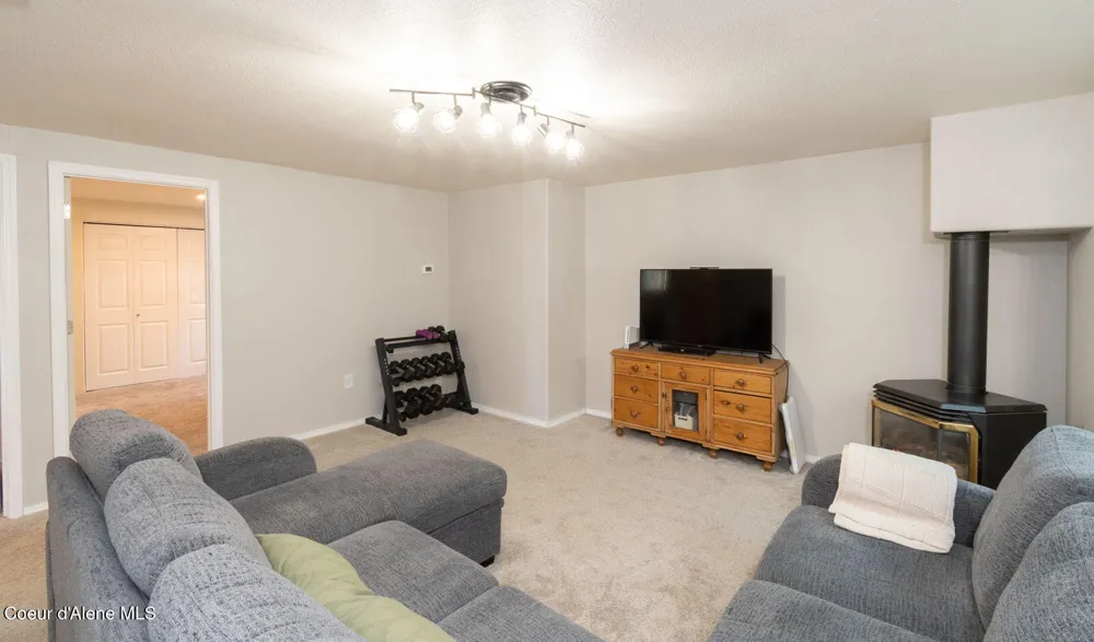 17783 W Rice Avenue Hauser, ID 83854