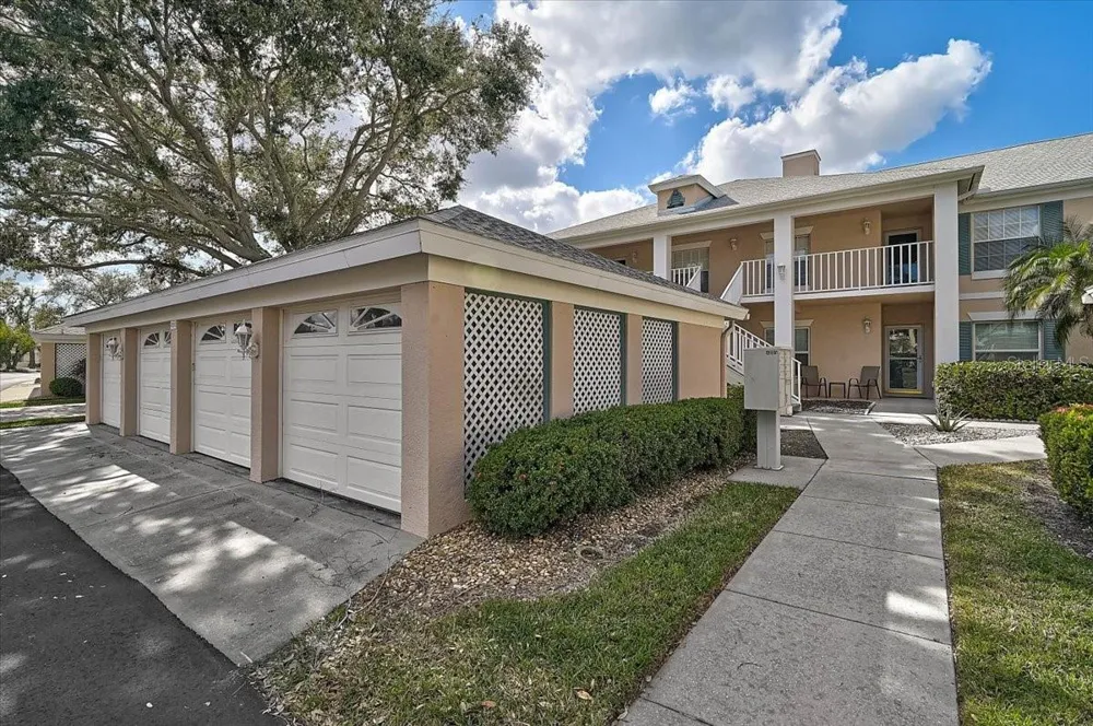 4215 CADDIE DRIVE E #102 Bradenton, FL 34203