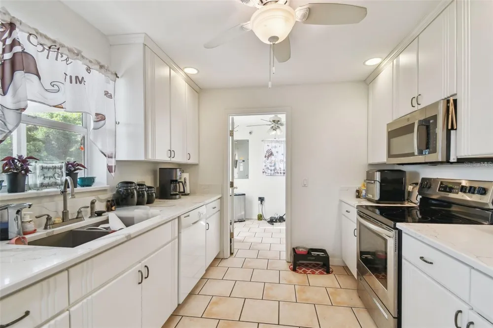 317 SHORE DRIVE E Oldsmar, FL 34677