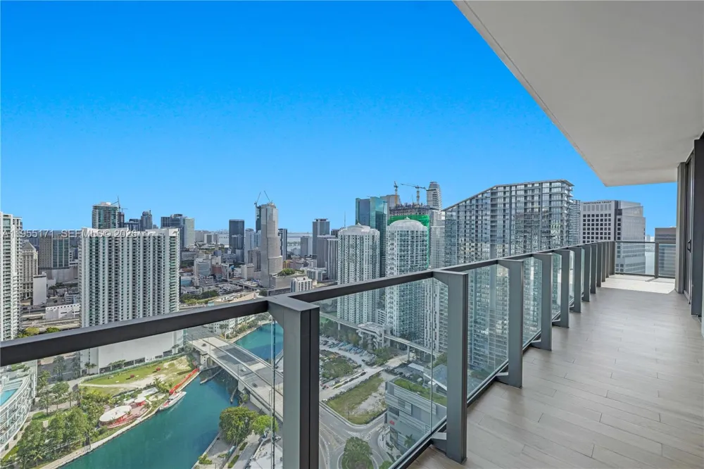 88 SW 7th St #3711 Miami, FL 33130