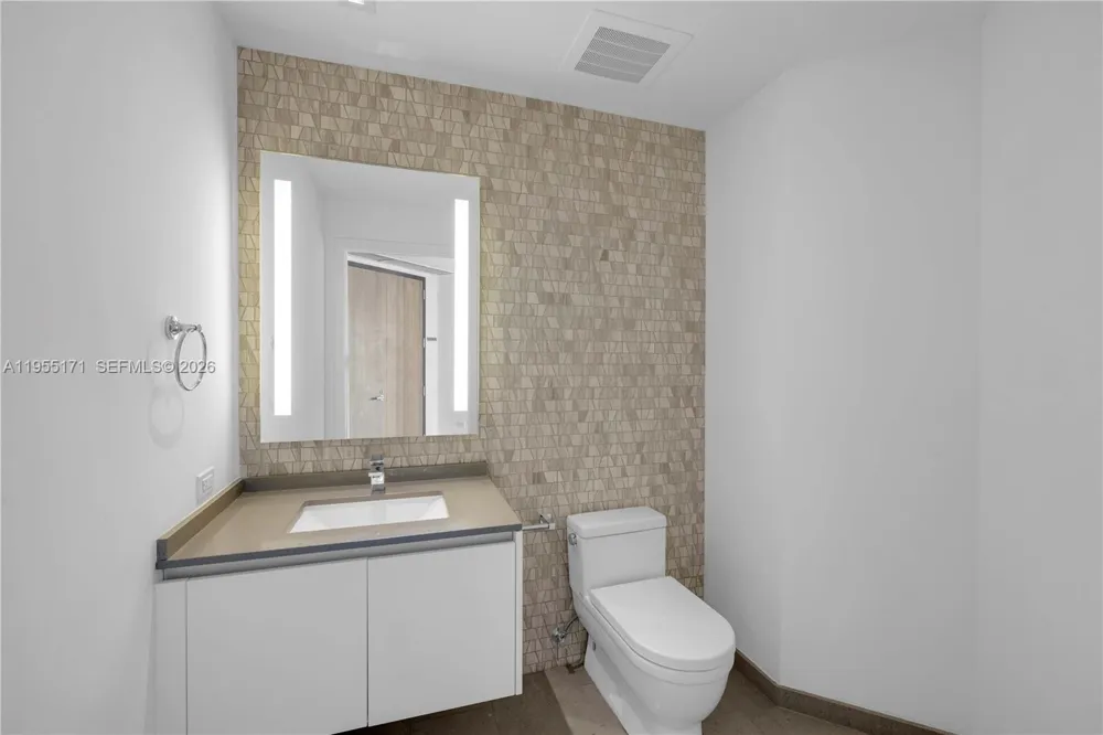 88 SW 7th St #3711 Miami, FL 33130