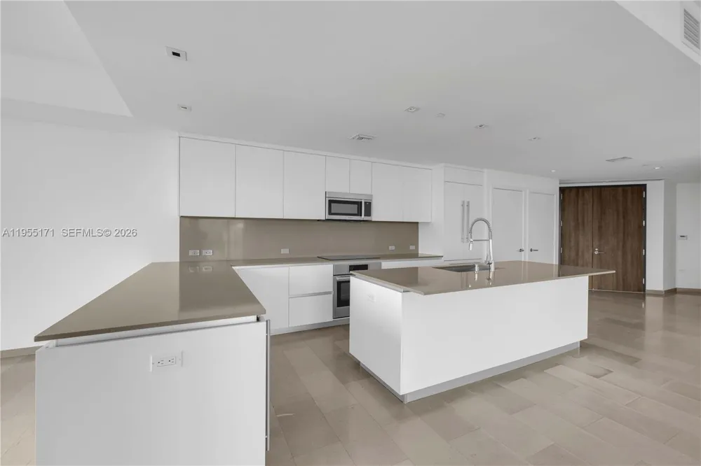 88 SW 7th St #3711 Miami, FL 33130