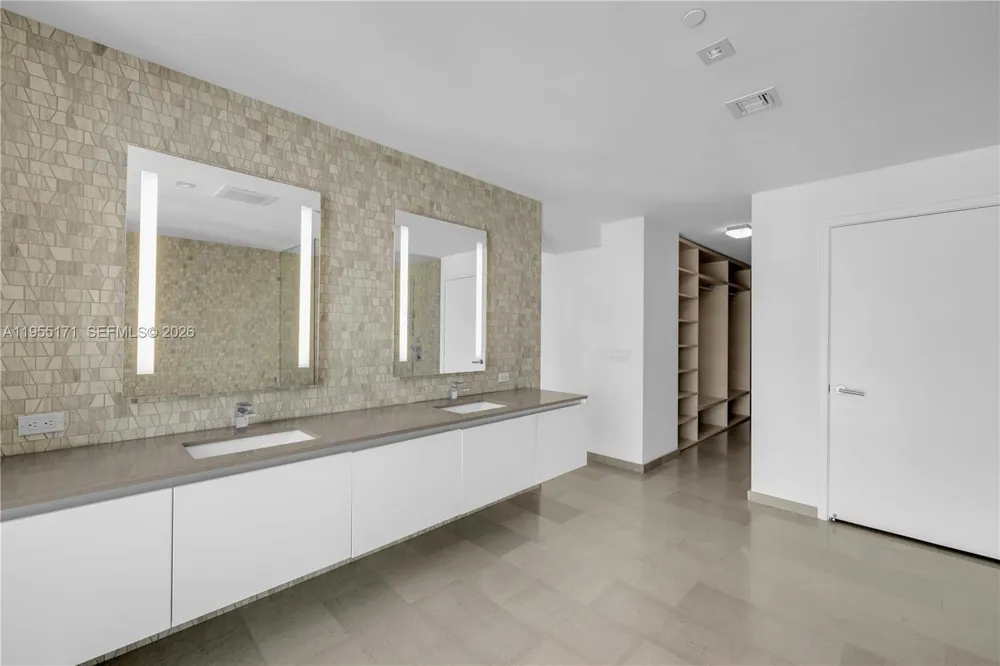 88 SW 7th St #3711 Miami, FL 33130