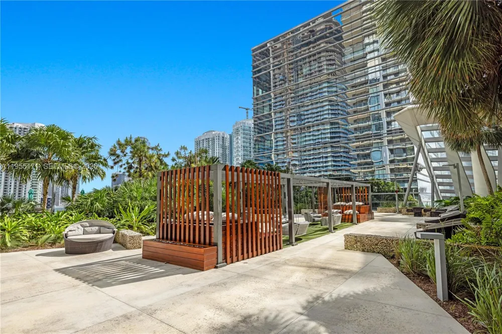 88 SW 7th St #3711 Miami, FL 33130