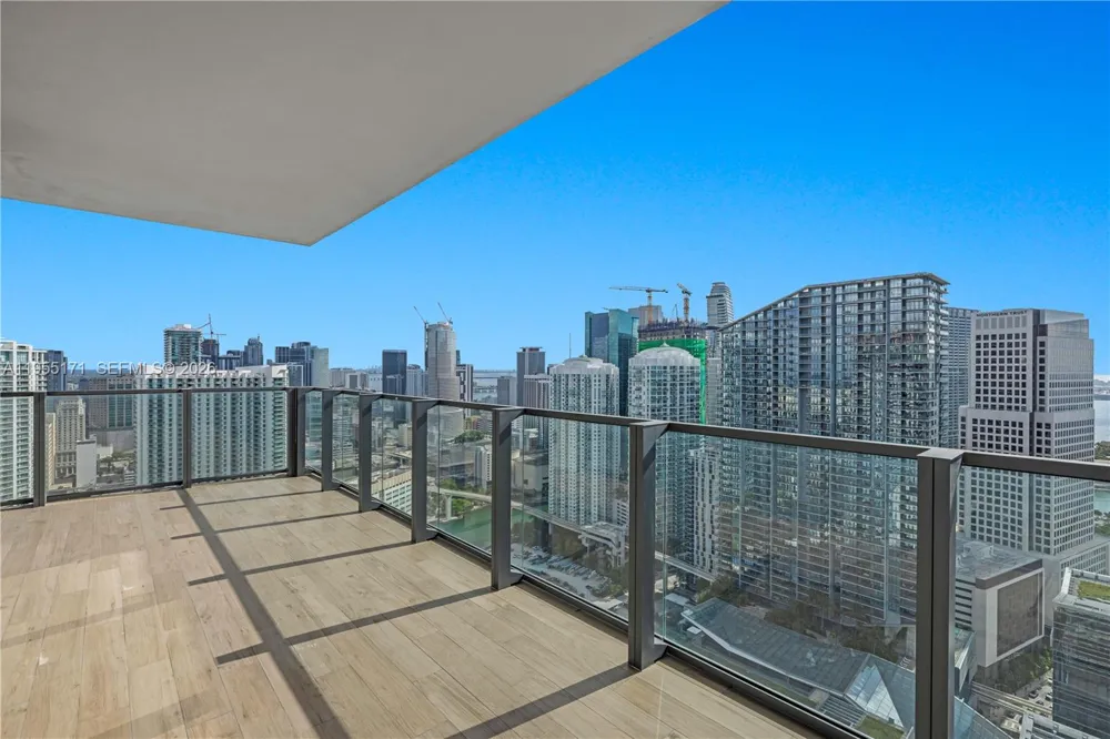 88 SW 7th St #3711 Miami, FL 33130