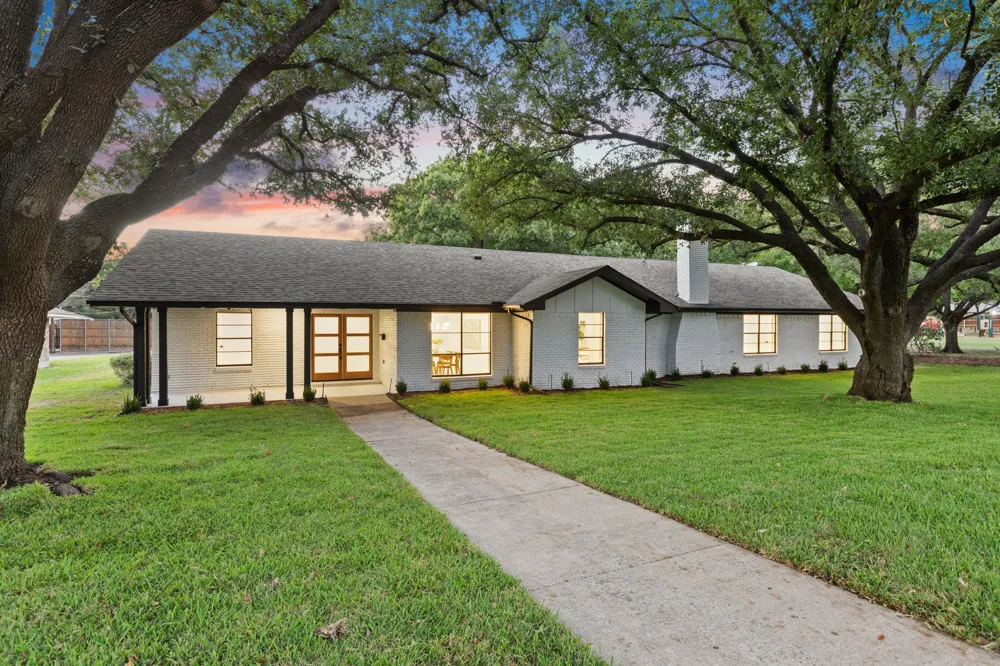 12151 Crestline Avenue