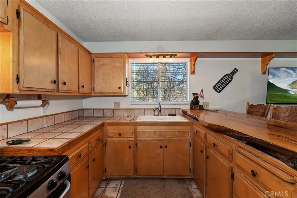 676 Pine Lane Sugarloaf, CA 92386