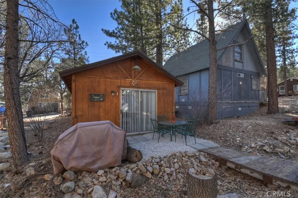 676 Pine Lane Sugarloaf, CA 92386