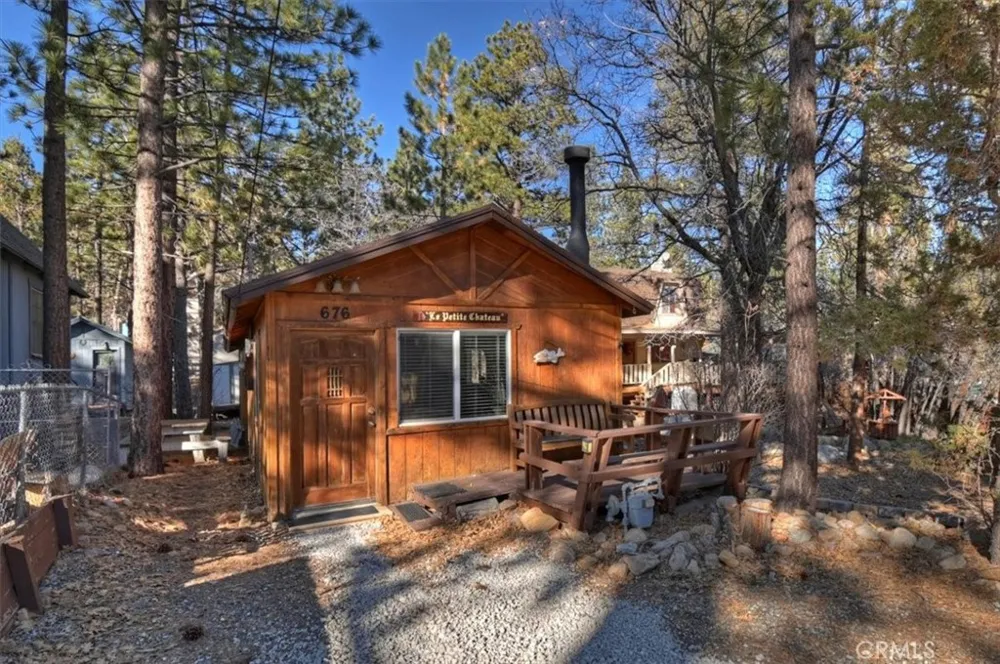 676 Pine Lane Sugarloaf, CA 92386