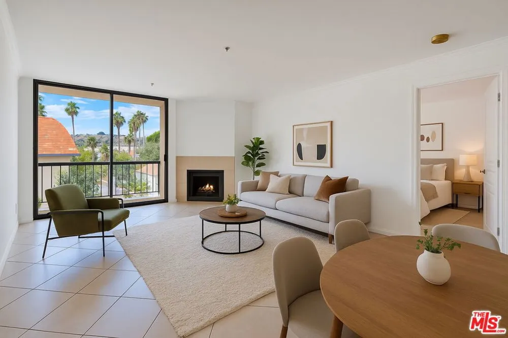 7320 Hawthorn Avenue #207