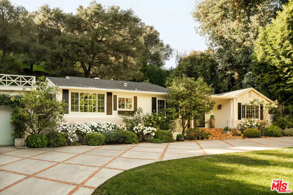 2533 Benedict Canyon Drive