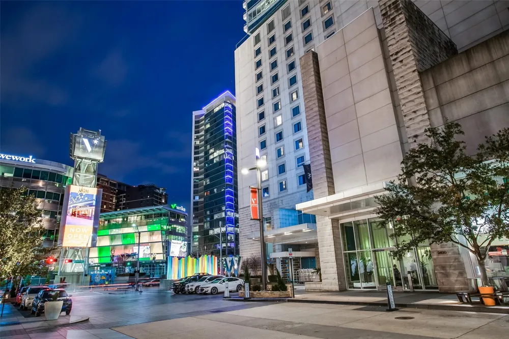 2430 Victory Park Lane #1809