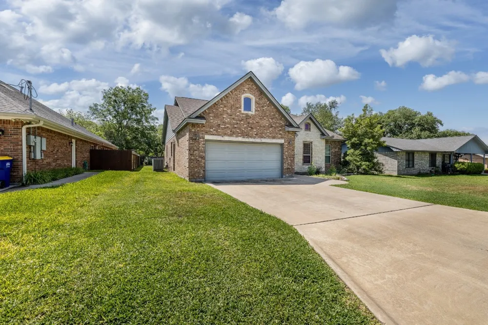 1338 Donovan Street Gonzales, TX 78629