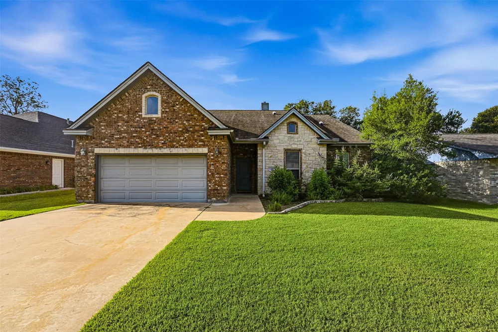 1338 Donovan Street Gonzales, TX 78629