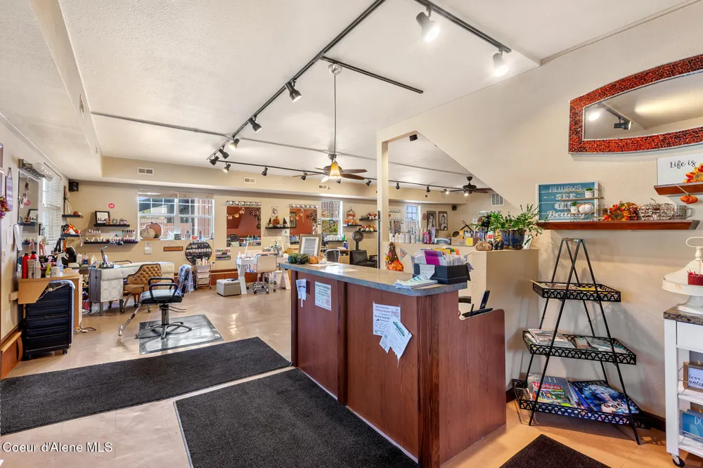 207 S Division Street Pinehurst, ID 83850