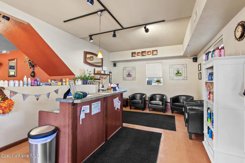 207 S Division Street Pinehurst, ID 83850