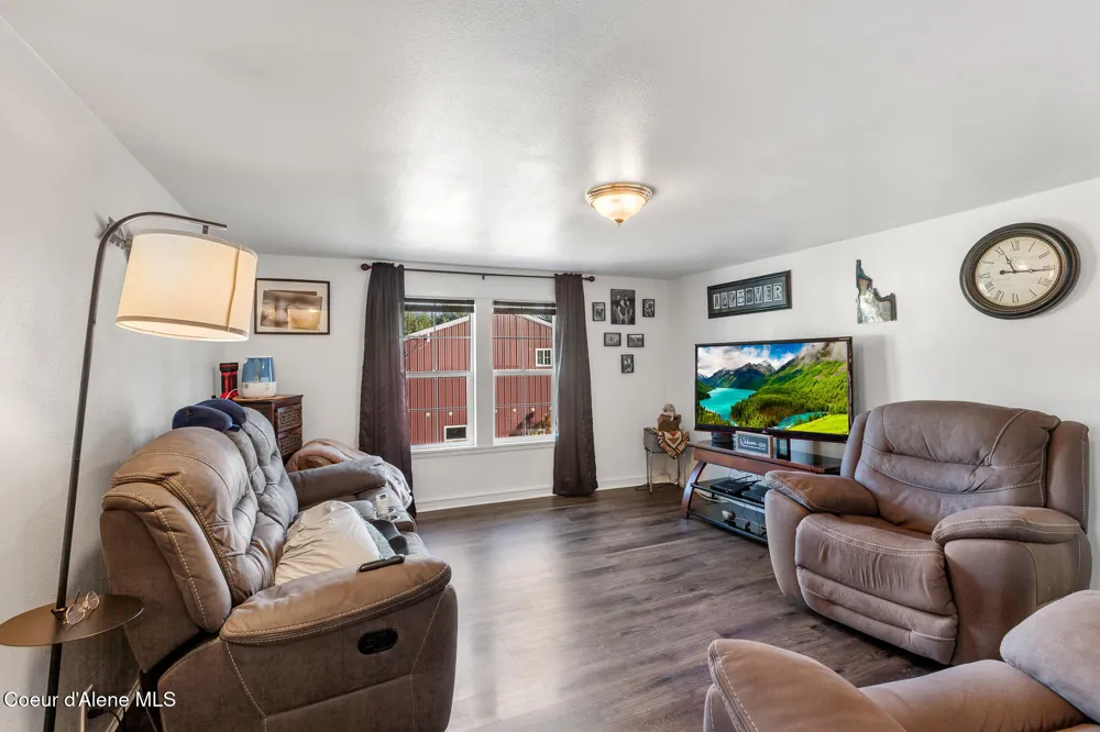 207 S Division Street Pinehurst, ID 83850