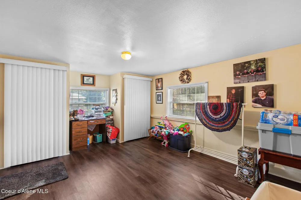 207 S Division Street Pinehurst, ID 83850