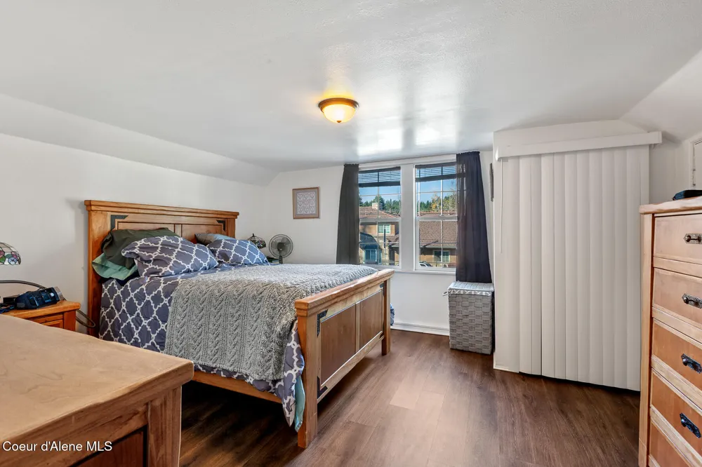 207 S Division Street Pinehurst, ID 83850