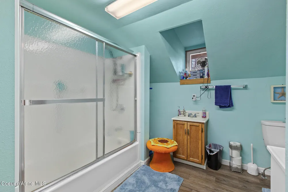 207 S Division Street Pinehurst, ID 83850