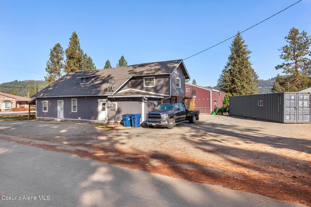 207 S Division Street Pinehurst, ID 83850