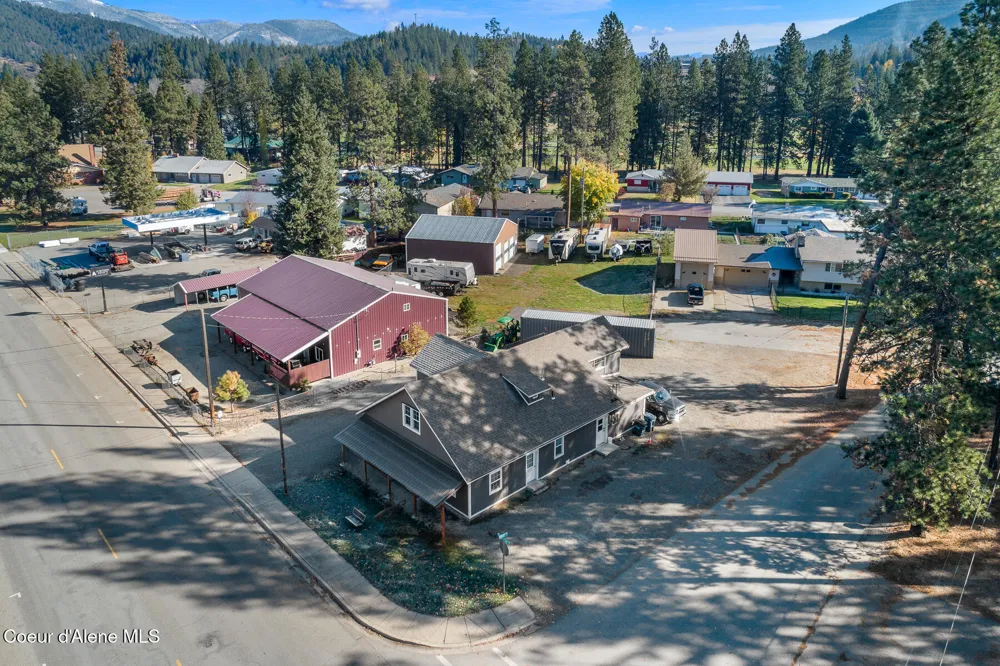 207 S Division Street Pinehurst, ID 83850