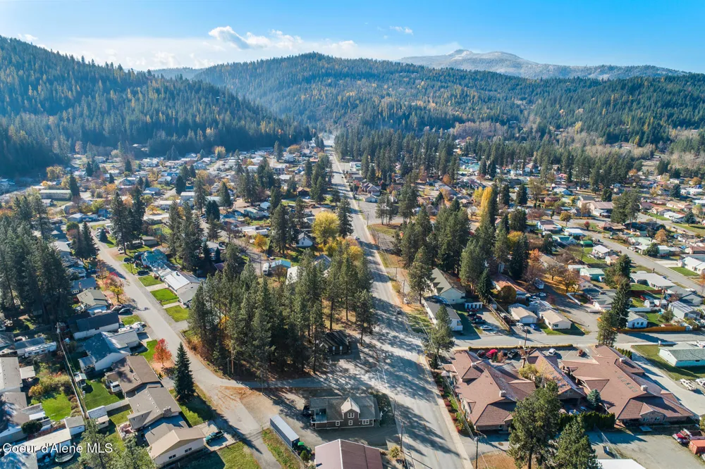 207 S Division Street Pinehurst, ID 83850
