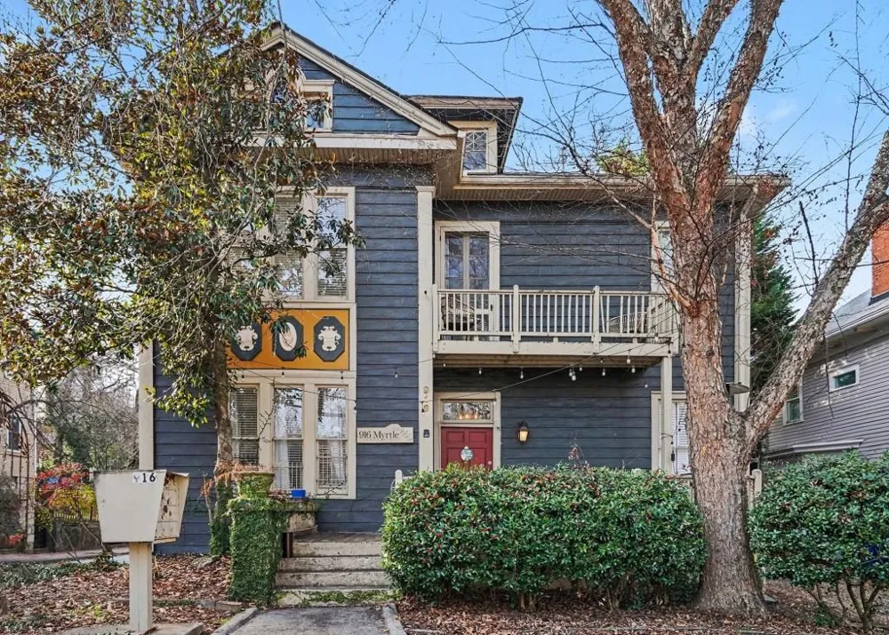 916 Myrtle Street NE #1