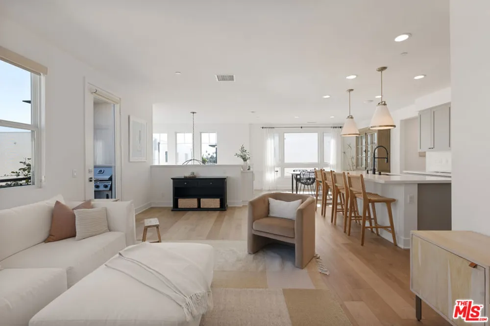 2923 Exposition Place #1