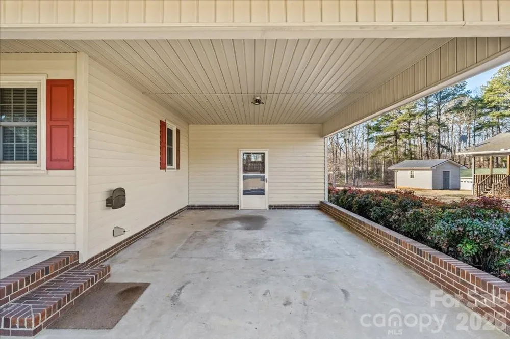 372 Holly Hills Drive Troy, NC 27371
