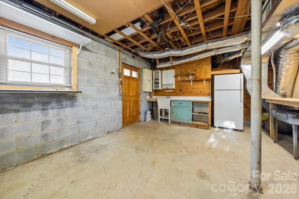 372 Holly Hills Drive Troy, NC 27371