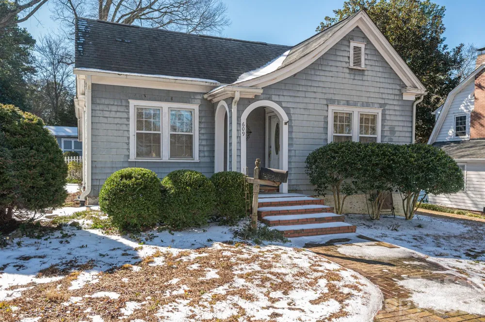 609 Hillcrest Avenue