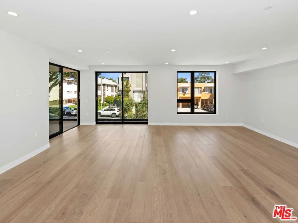 1017 Croft Avenue #201