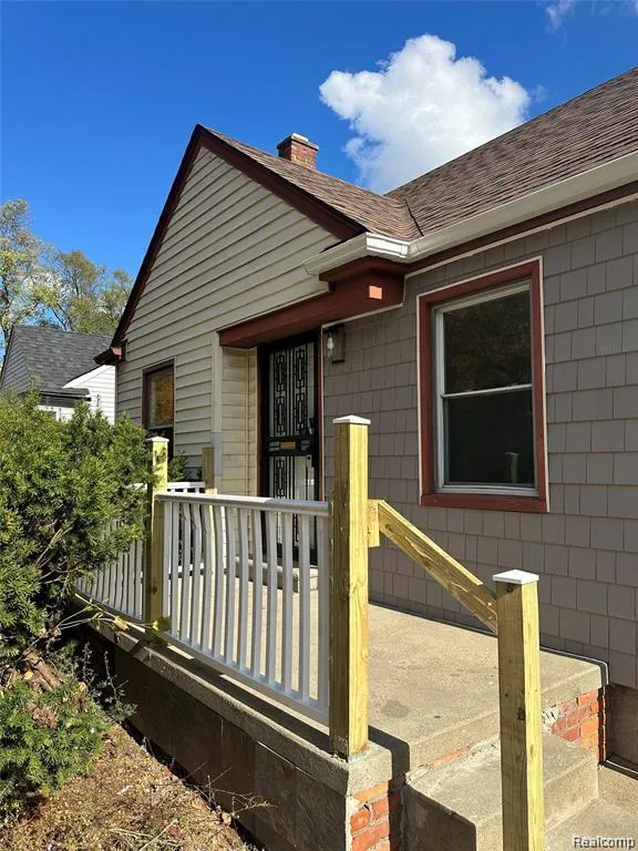 20084 Greenview Avenue