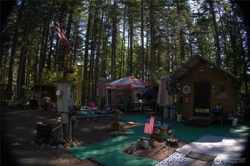 321 N Lakeview Drive Hoodsport, WA 98548