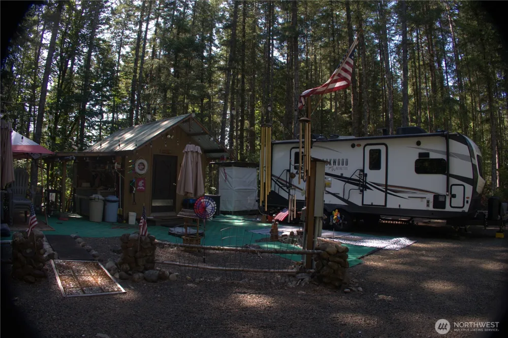 321 N Lakeview Drive Hoodsport, WA 98548